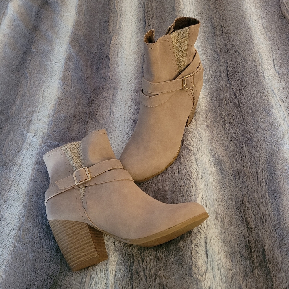 Dolce by Mojo Moxy NWOT Size 10